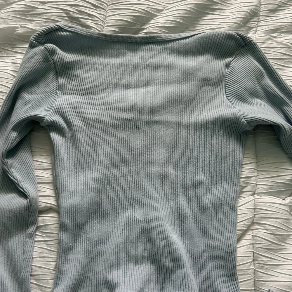 Brandy Melville button up top - Picture 4 of 4